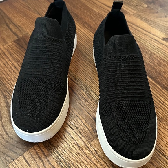 Women's Black Steve Madden Slip On Sneakers, Size 8 - Picture 2 of 7